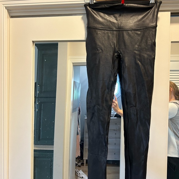 Spanx faux leather leggings - Picture 5 of 5